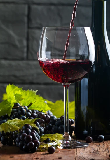 Rødvin med druer